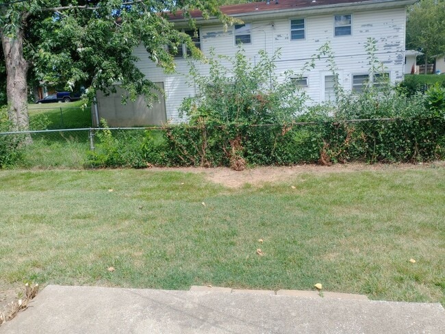 Building Photo - Darling 3 Bedroom Ranch with Fully Fenced ...