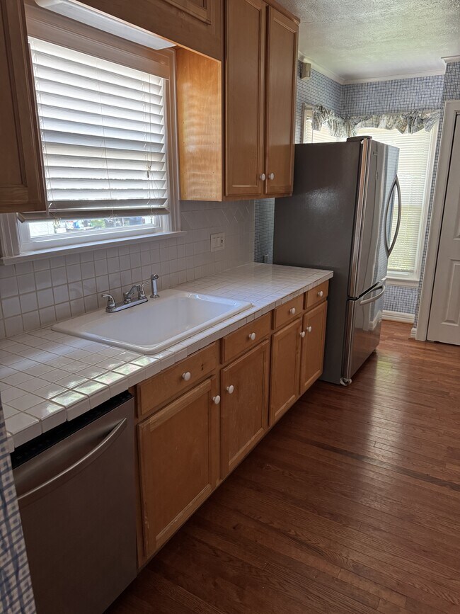 Foto del edificio - 3525 Stadium Dr