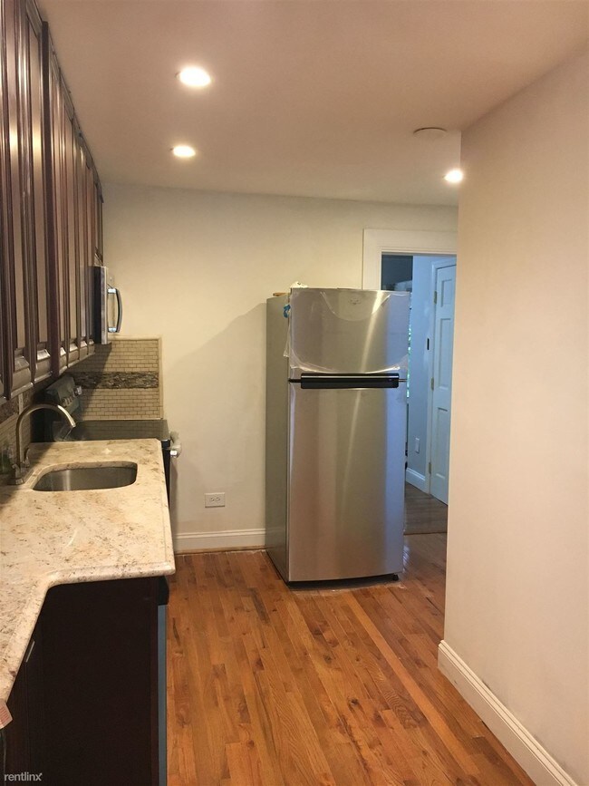 Foto del edificio - 1 br, 1 bath Apartment - 276 Bainbridge St