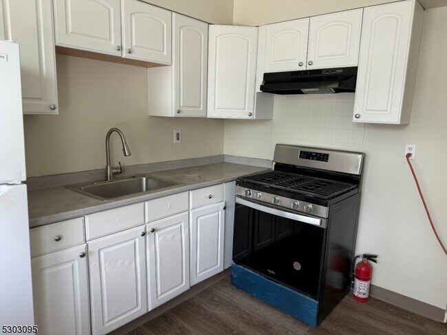 Foto del edificio - 491 Clifton Ave