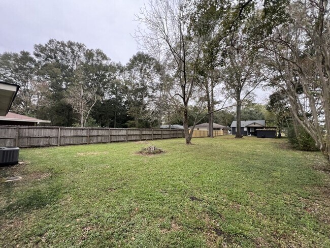 Foto del edificio - Charming Home in the Highly Desirable Zachary School District!