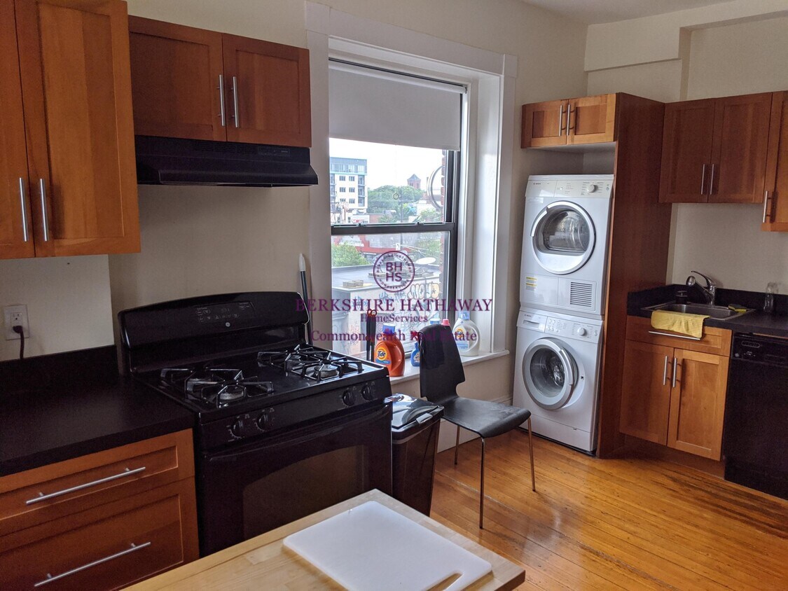 Primary Photo - 7 Brookline St