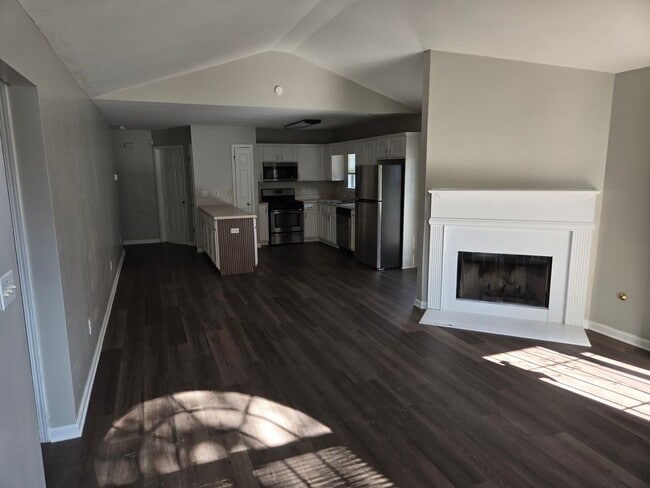 Building Photo - CLOSE TO EVERYTHING