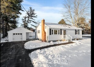 Building Photo - 13 Centerville Dr