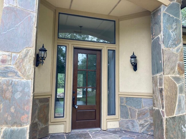 Building Photo - 5 Oak Crest Cir