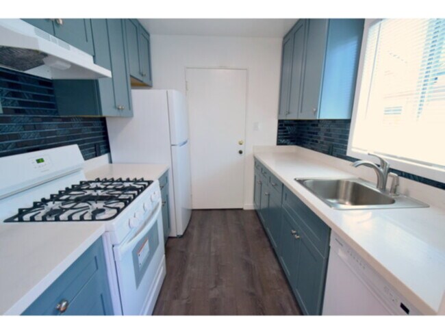 Building Photo - 32 Matilda Ave