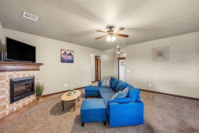 Foto del edificio - VERY NICE HOME IN THE ROLLING HILLS AREA. PETS NEGOTIABLE WITH OWNERS APPROVAL