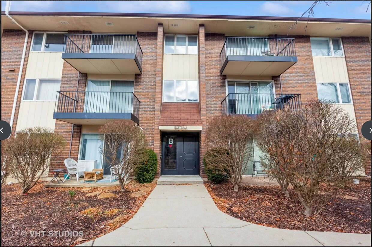 5S066 Pebblewood Ln Unit B9, Naperville, IL 60563 Condo for Rent in