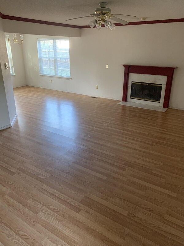 Building Photo - 2409 W Twin Oaks St