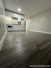 Building Photo - 887 Varnum Ave