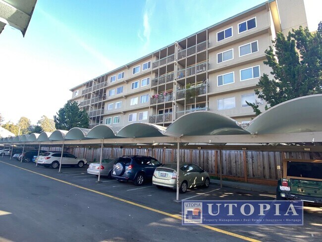 Foto del edificio - Updated 1Bd/1Ba Top Floor Condo with Mount...