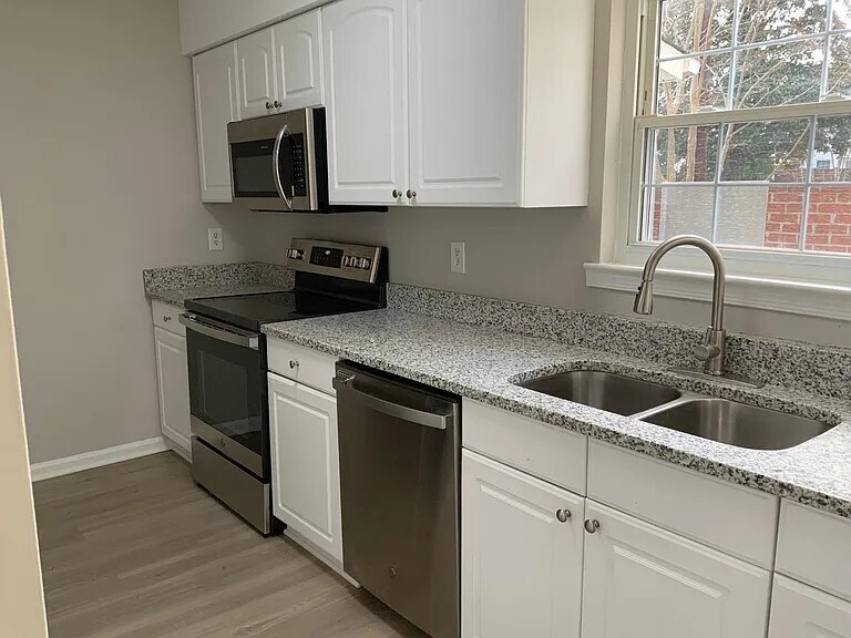 Building Photo - 11045 Hunter Trail Ln