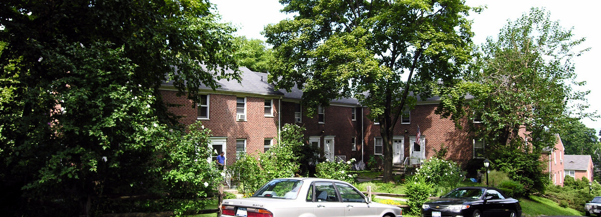 Building Photo - Osborn Manor