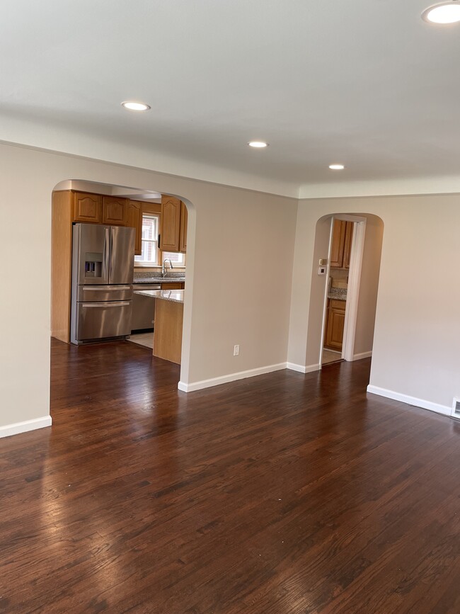 Building Photo - 1619 Silvery Ln