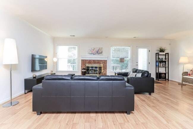 Photo - 1381 Old Virginia Ct SE Townhome