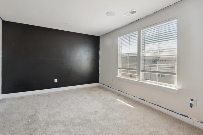 Building Photo - 306 Phoenix Dr