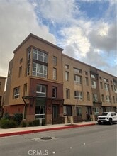 Building Photo - 422 W Rte 66