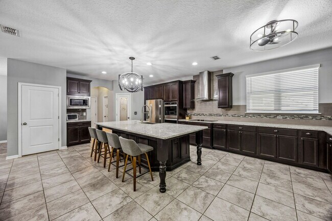 Foto del edificio - 79425 Plummer's Creek Dr