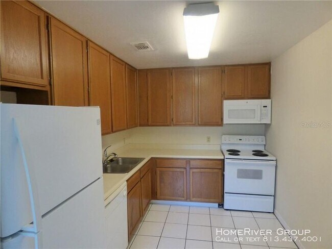 Building Photo - 2/2 Condo in Gated Community