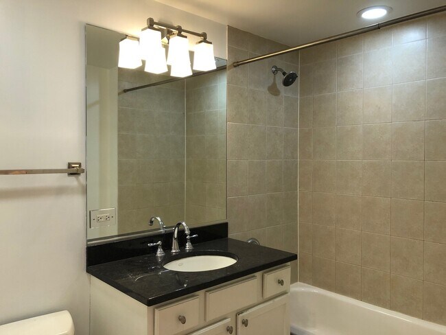 Foto del edificio - 1151 W 15th St