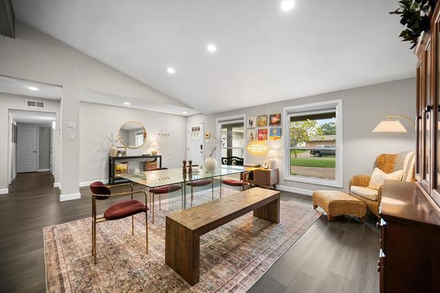 Foto del edificio - 3234 High Lark Dr