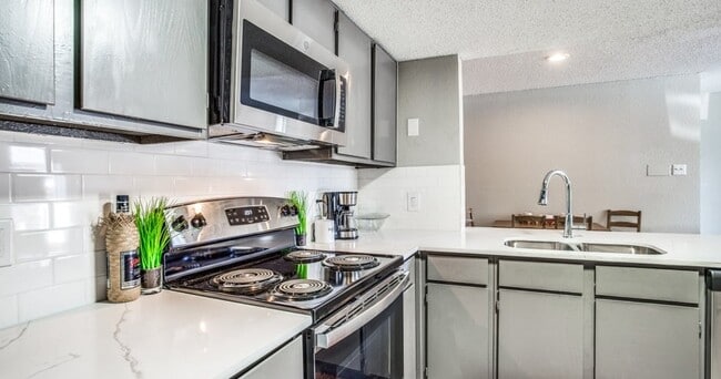 Building Photo - Preslee Apartments