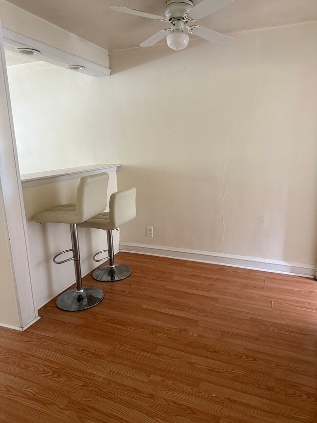 Dining Area - 1338 E Mount Pleasant Ave