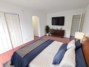 Building Photo - 2564 W 5th St