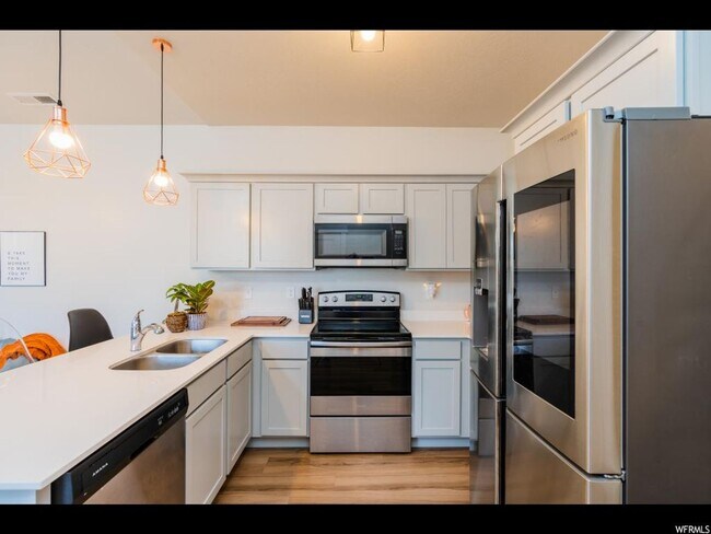 Building Photo - 14487 S Quill Dr
