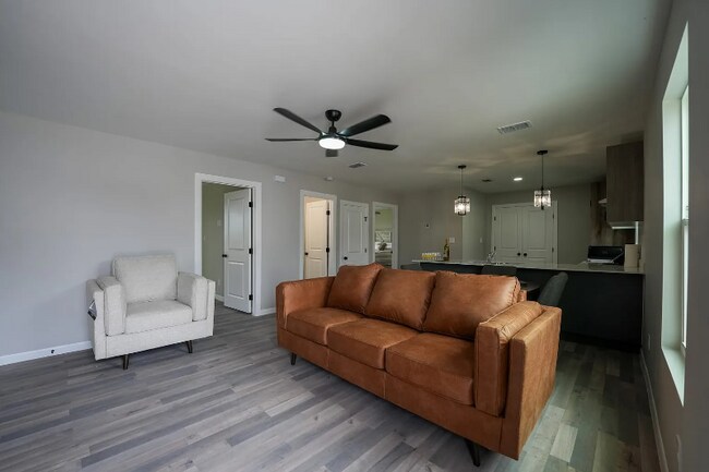 Foto del edificio - 901 Pleasantview Dr