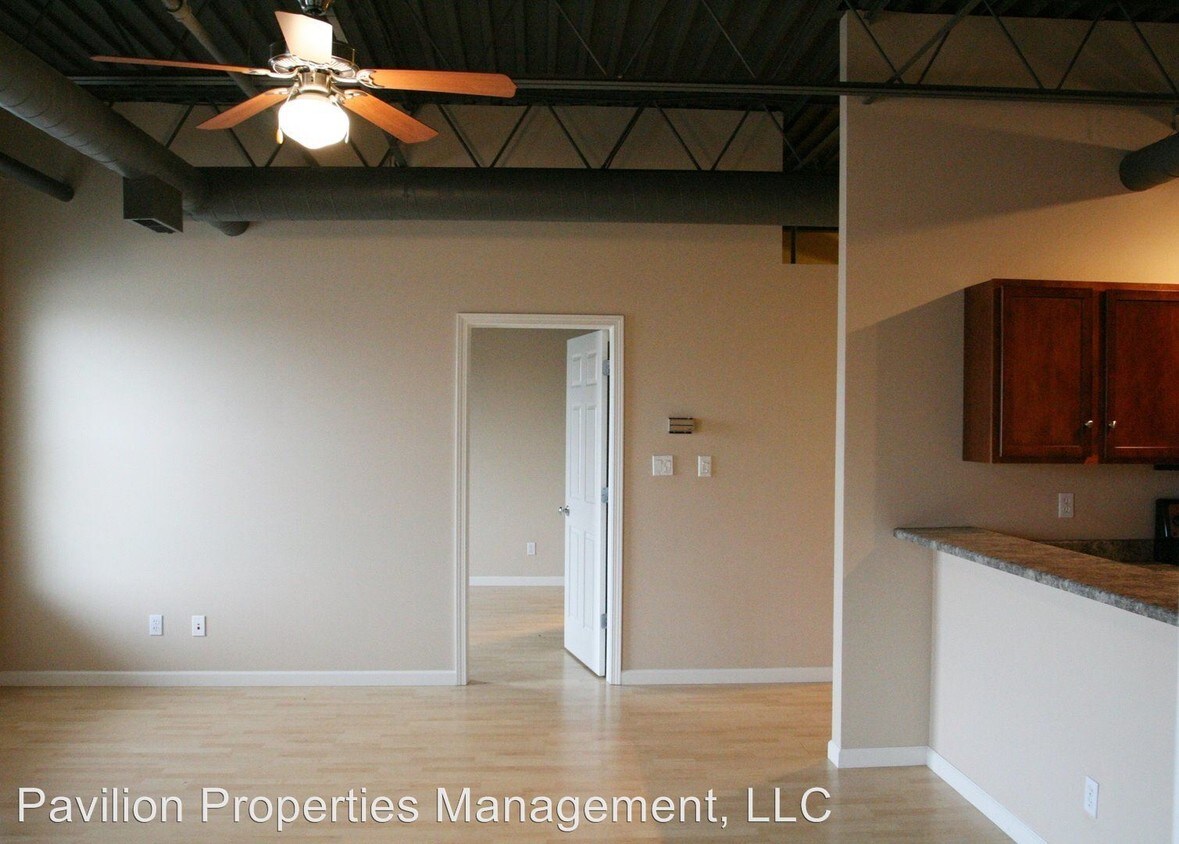 Building Photo - 1120 S Walnut St