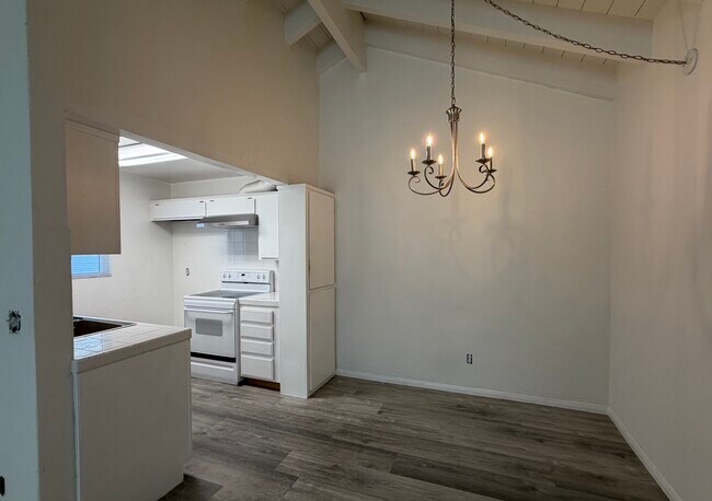 Dining Area - 1921 Harriman Ln