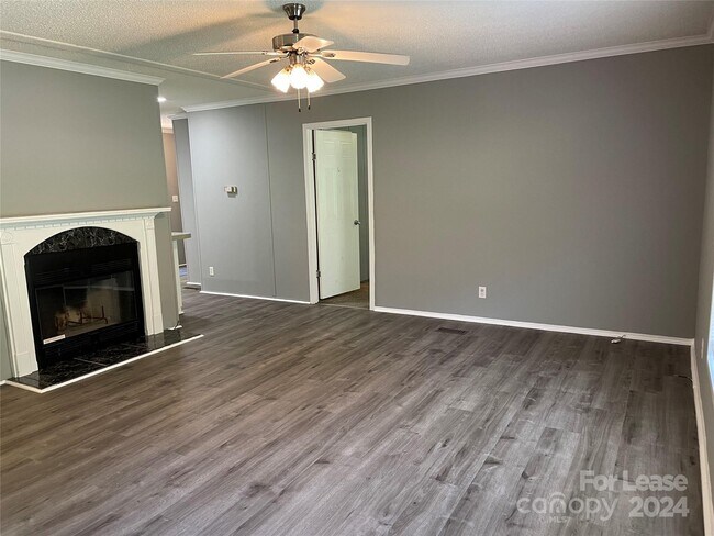 Building Photo - 624 Lhasa Apso Ln