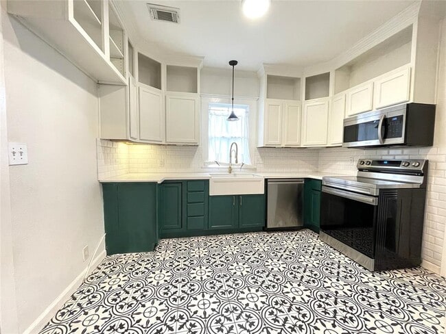 Building Photo - 310 W Sidnor St