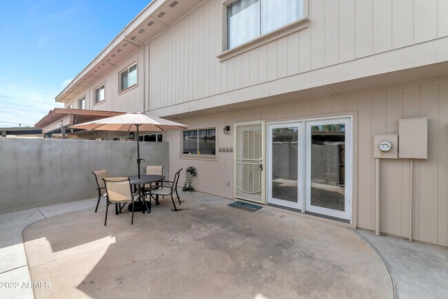 Building Photo - 8141 E Vista Dr