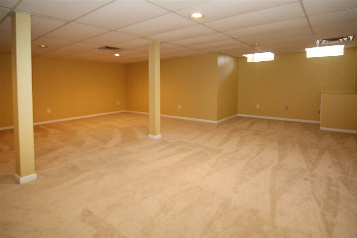 30 Schweinberg Dr, Roseland, NJ 07068 Condo for Rent in Roseland, NJ