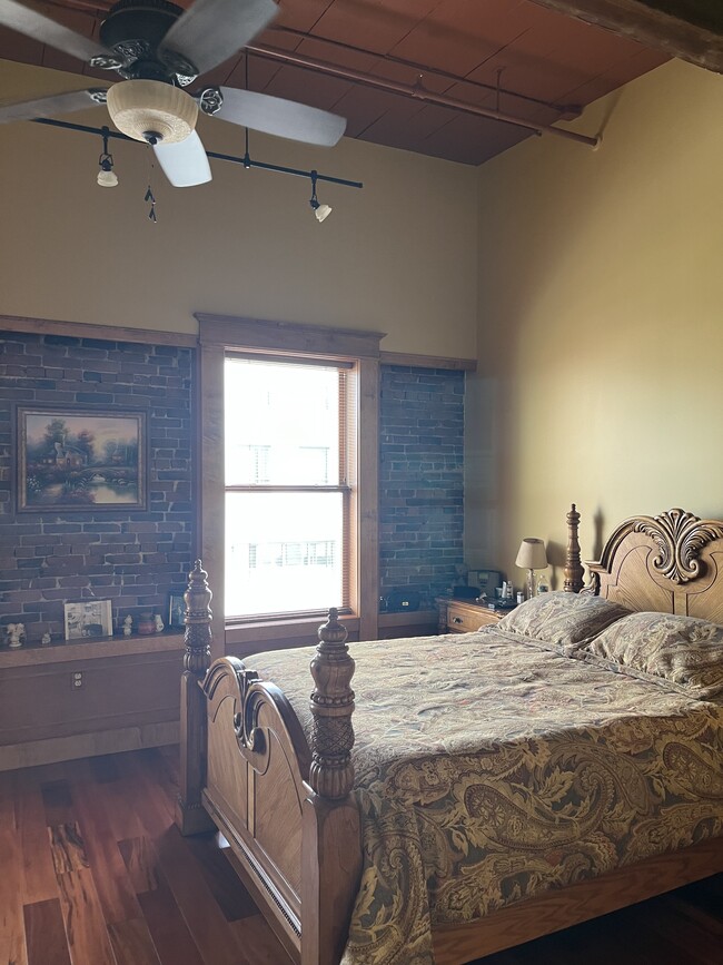 Building Photo - 104 Merrimack St