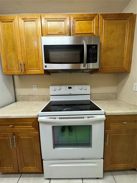 Building Photo - 2862 NW 55th Ave