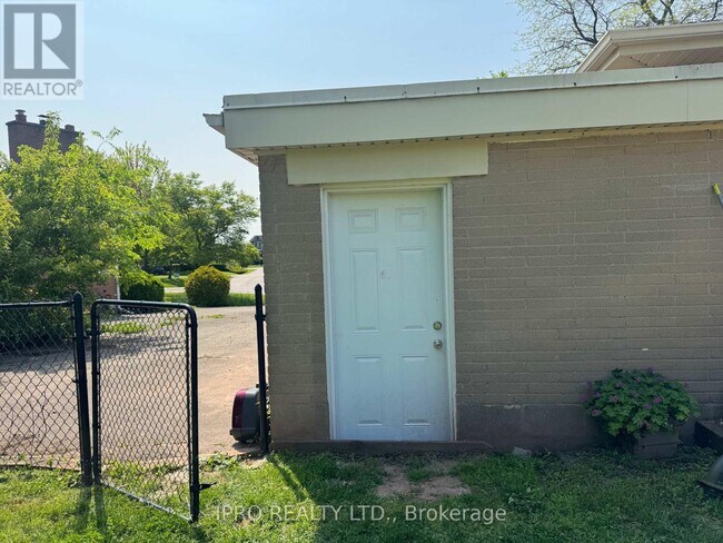 Building Photo - 1333 Sheldon Ave