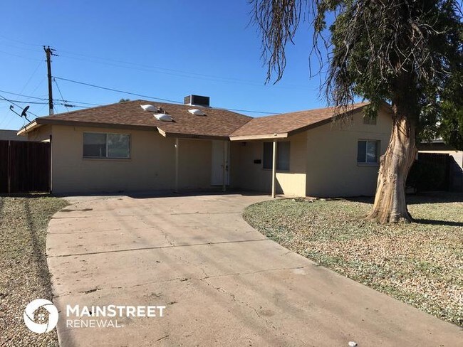 Building Photo - 2932 N 46th Ave