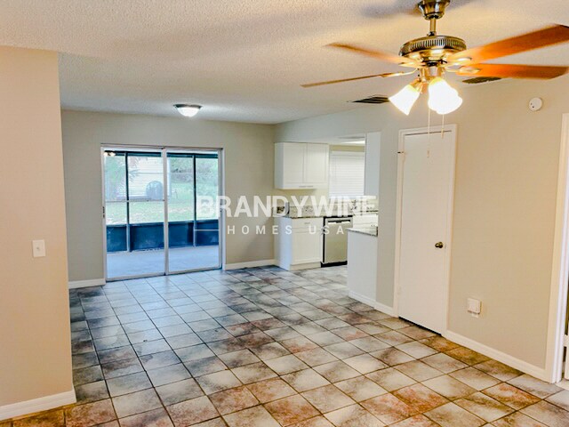 Foto del edificio - 805 Sprucewood Ln