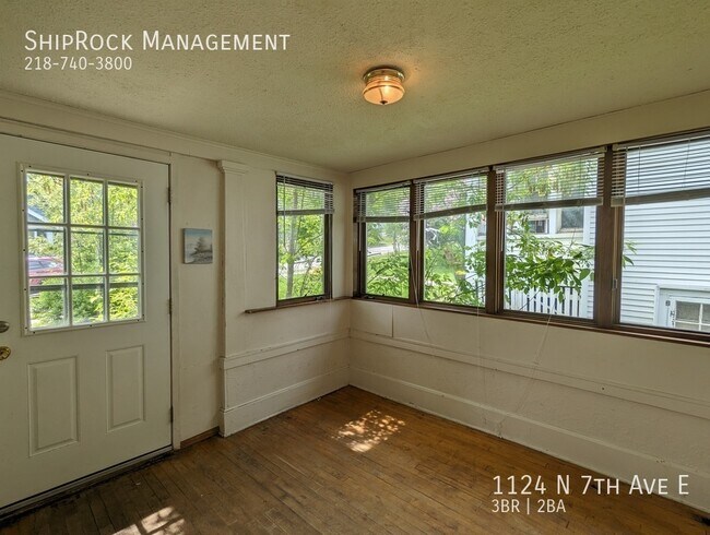 Foto del edificio - 1124 N 7th Ave E