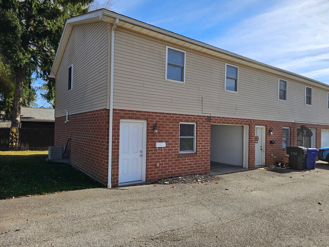 Primary Photo - 216 Spruce St