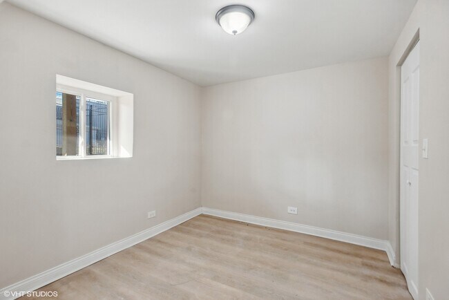 Building Photo - 1510 S Drake Ave