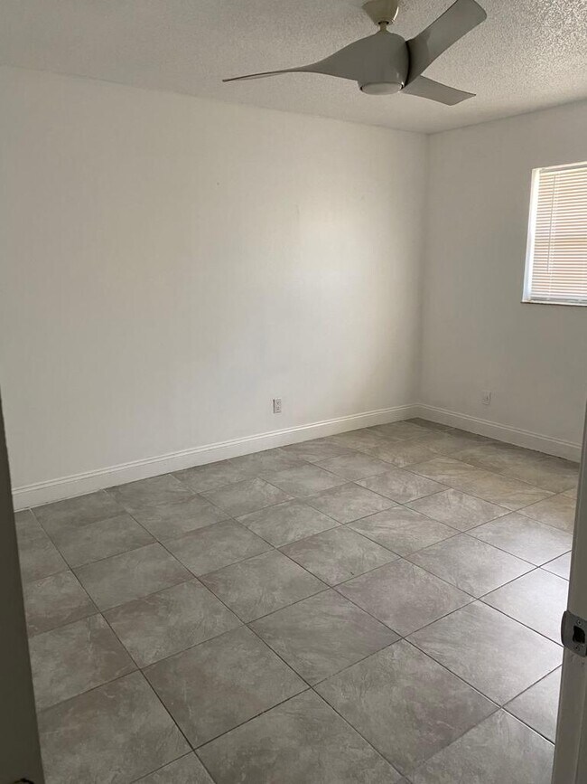 Foto del edificio - 853 SW 9th Ct