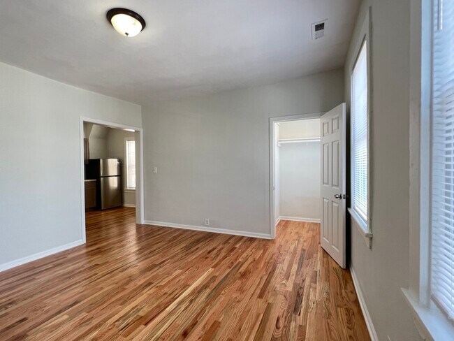 Foto del edificio - 1151 W 19th St