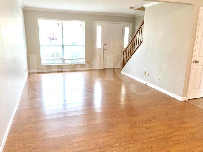 Foto del edificio - 9 Kingsmont Ct