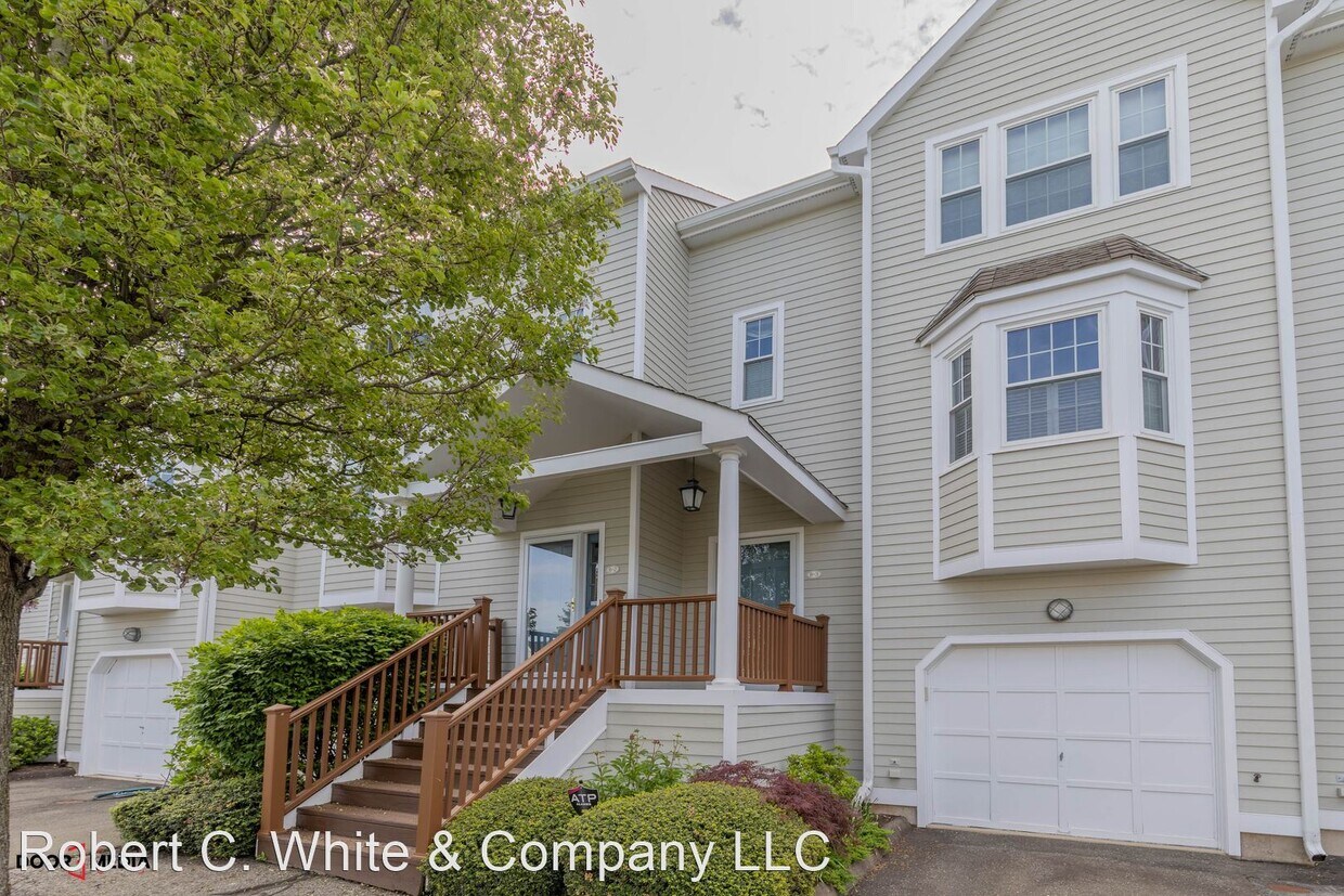 Foto principal - 2 br, 2.5 bath House - 8 Saint Andrews Cir...