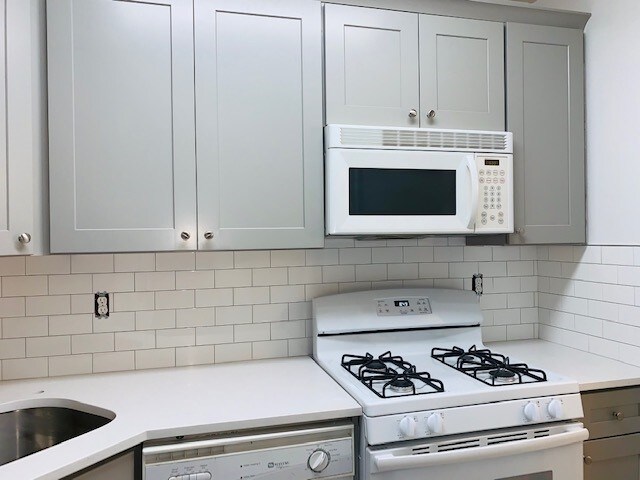 Building Photo - 200 Christopher Columbus Dr
