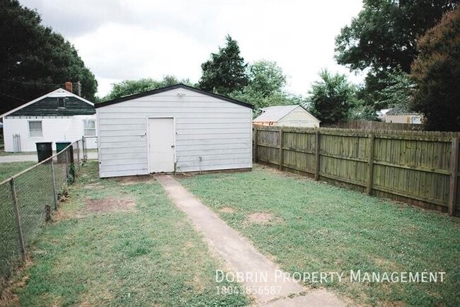 Building Photo - 805 S Meadow St